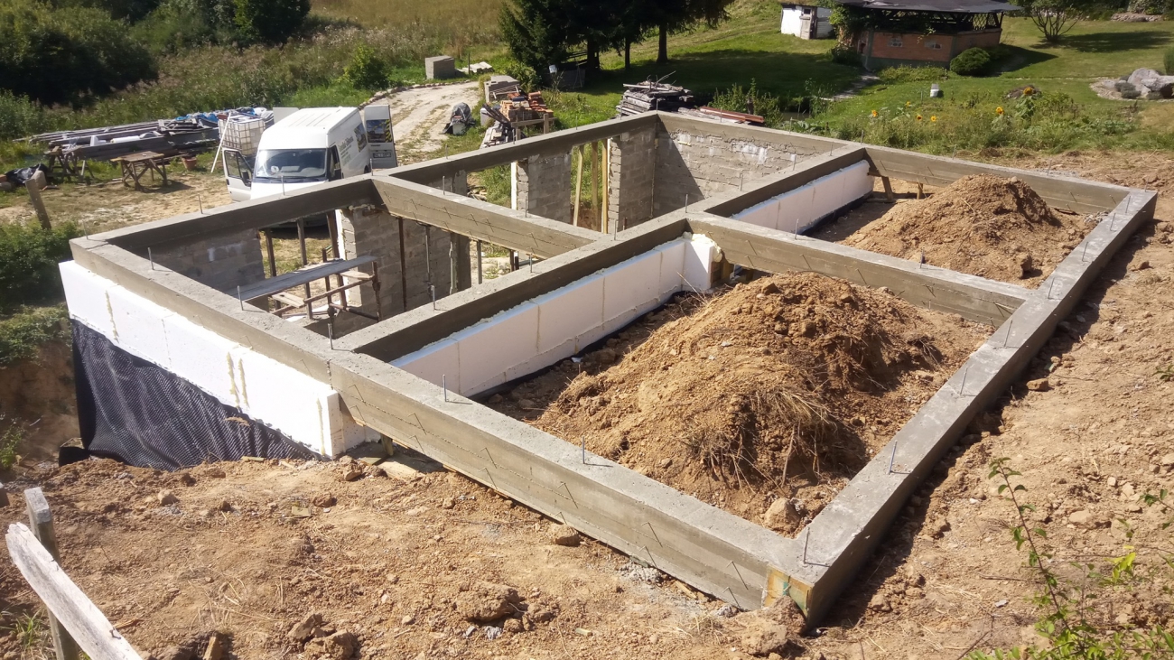 Wykonanie wieńca oraz podciągów piwnicy Firma Budowlana Warminsko Mazurskie GreenBud