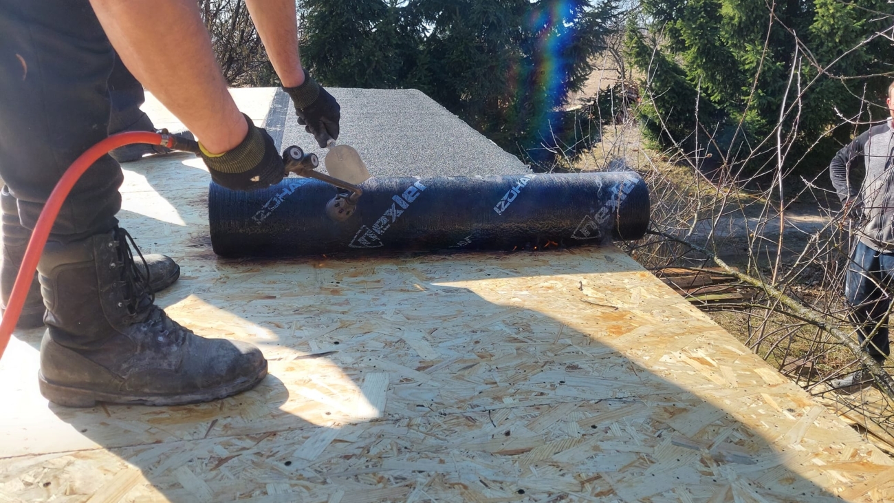 Naprawa dachu na budynku gospodarczym 1