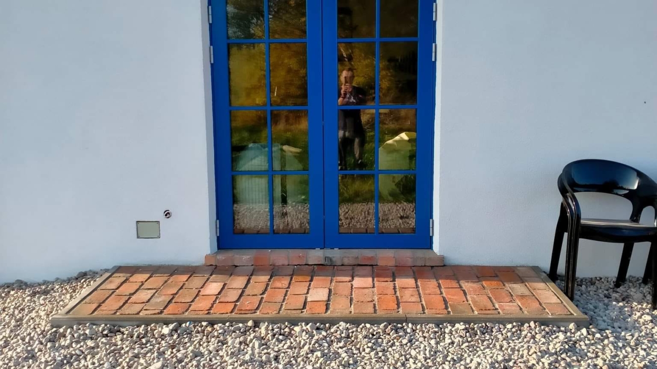 Podbitka drewniana i podesty ze starej cegły 4